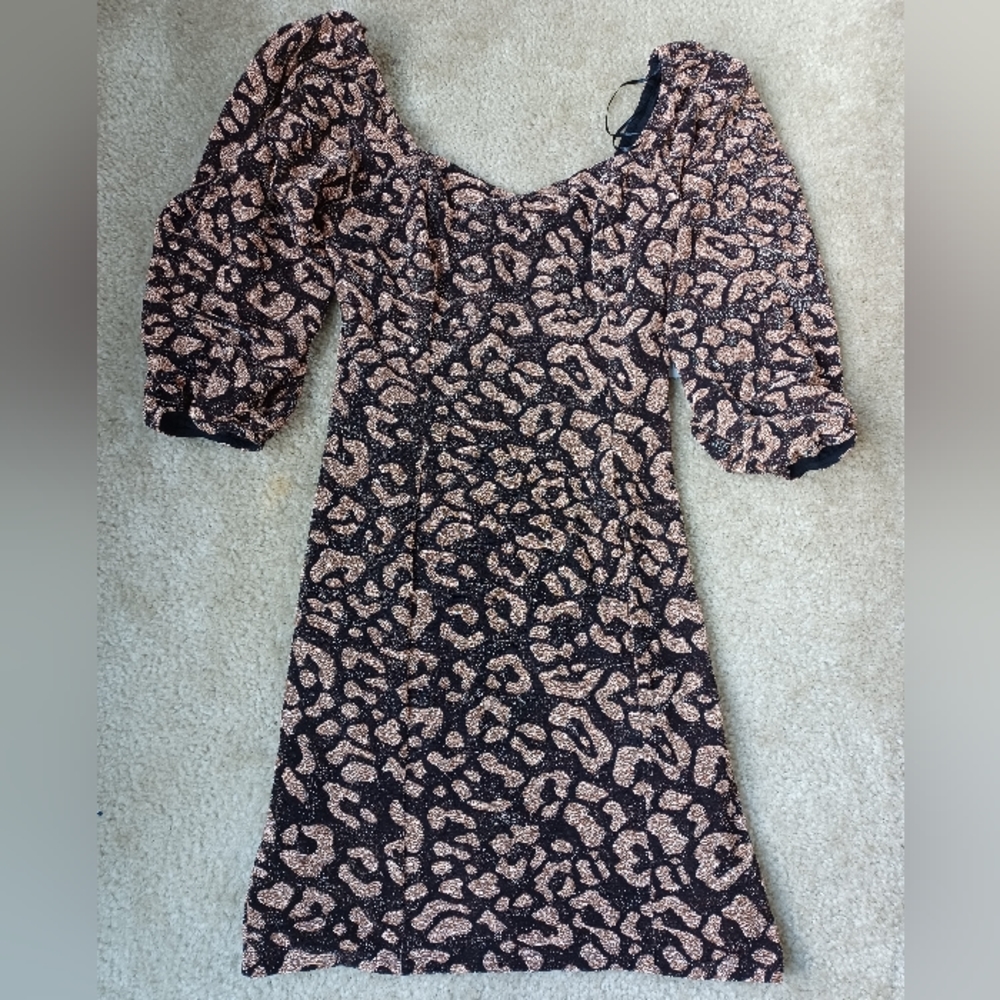 19 Cooper Bubble Sleeve Animal Print Cocktail Dress in Gold /Black